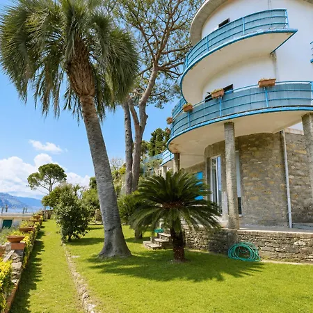 The Valley - In With Garden Rapallo